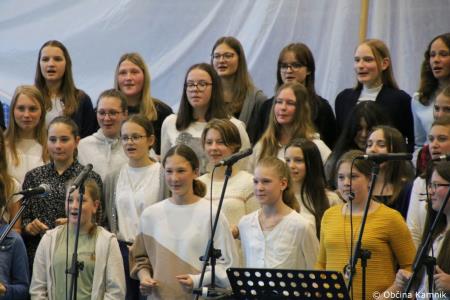 Otroci Osnovne šole Šmartno v Tuhinju z glasbo razpeli jadra (31)